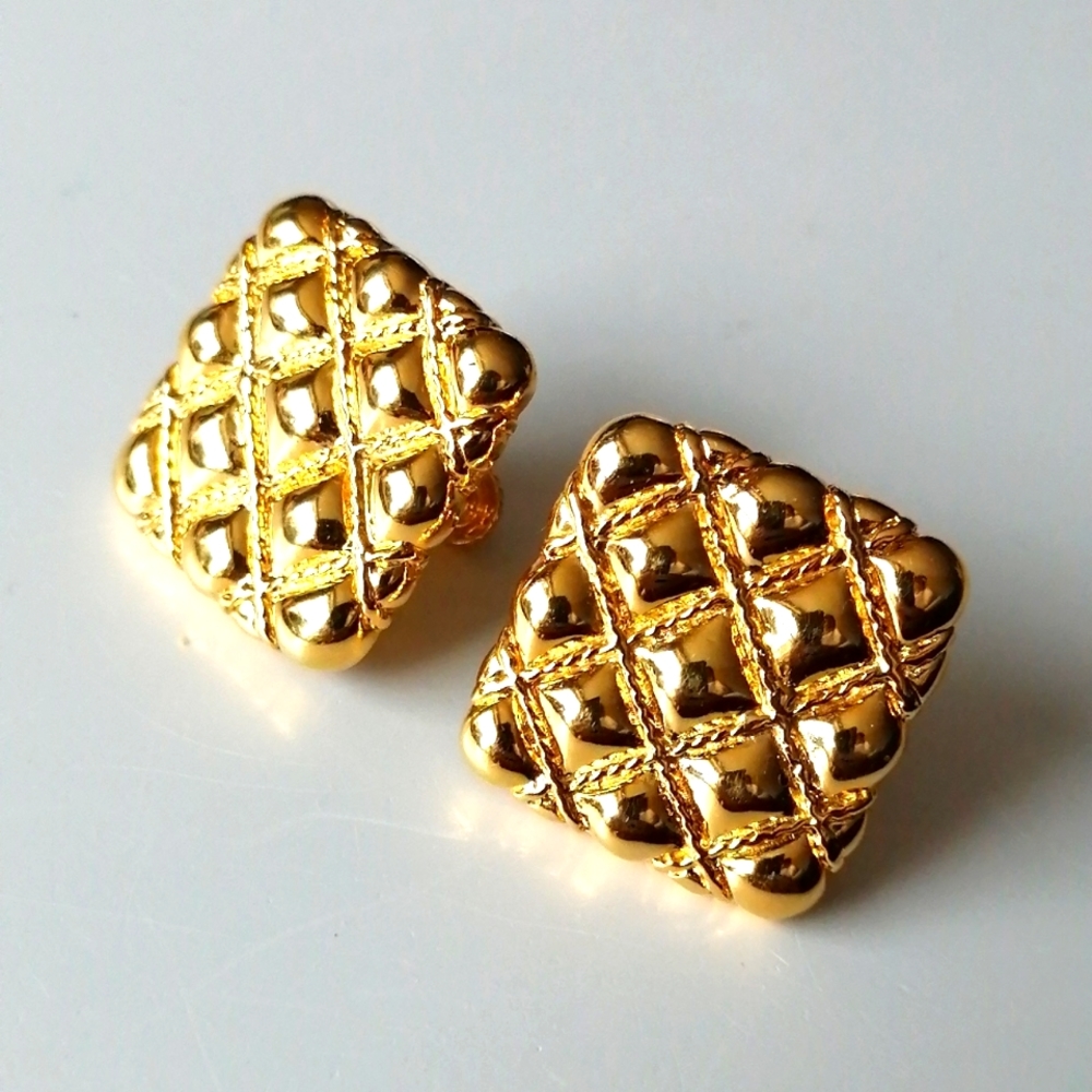 Vintage Clip-on Earrings Glam Elegant Screwback Goldtone